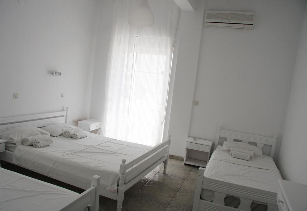 Armadoros Hotel / Ios Backpackers Kültér fotó