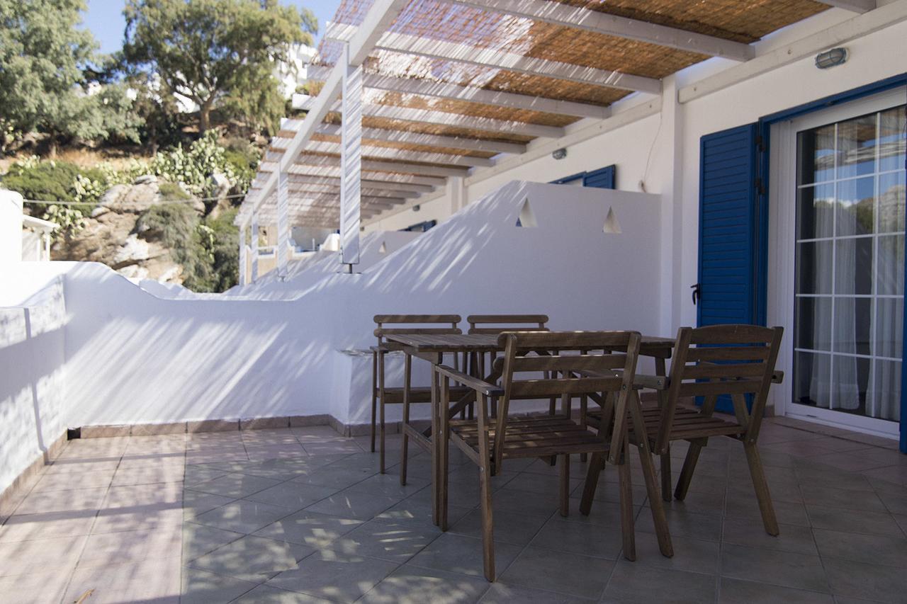 Armadoros Hotel / Ios Backpackers Kültér fotó