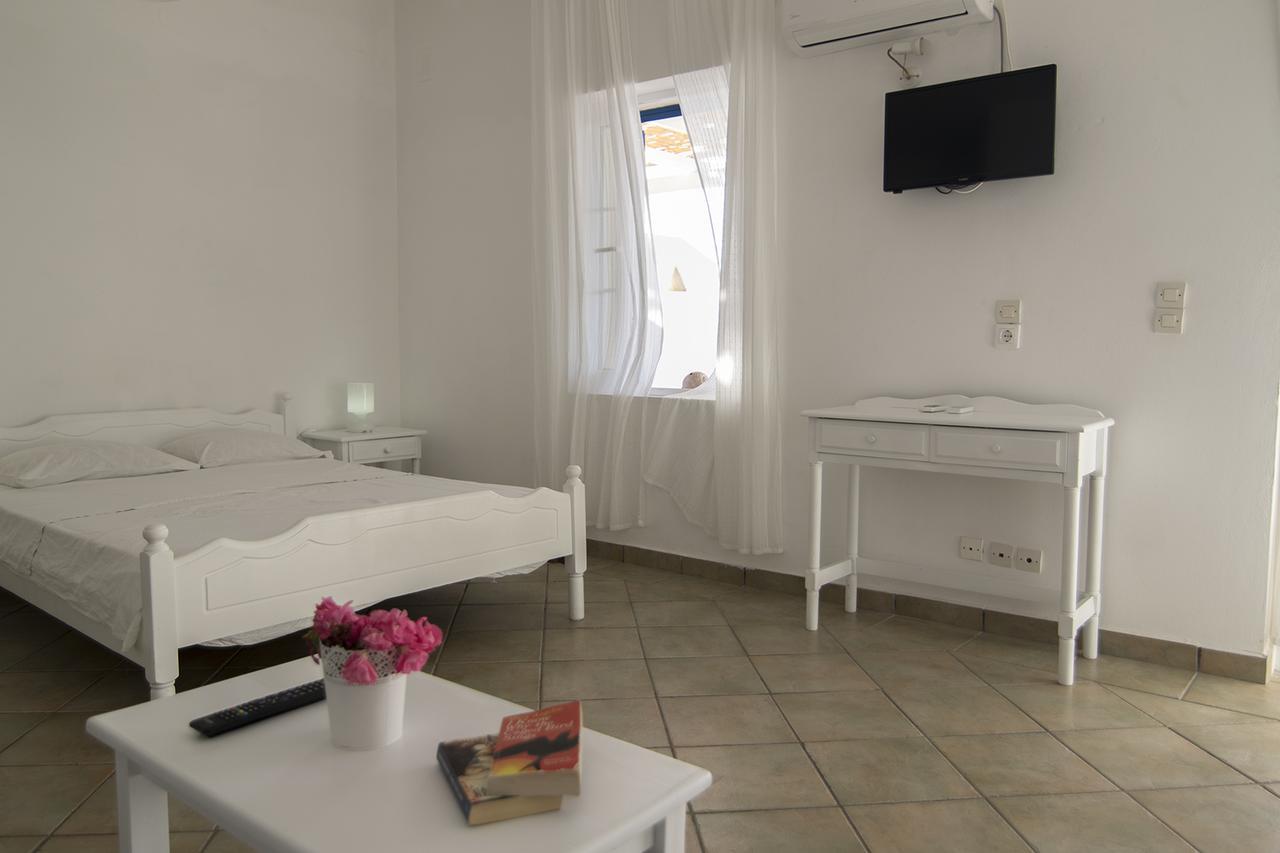 Armadoros Hotel / Ios Backpackers Kültér fotó