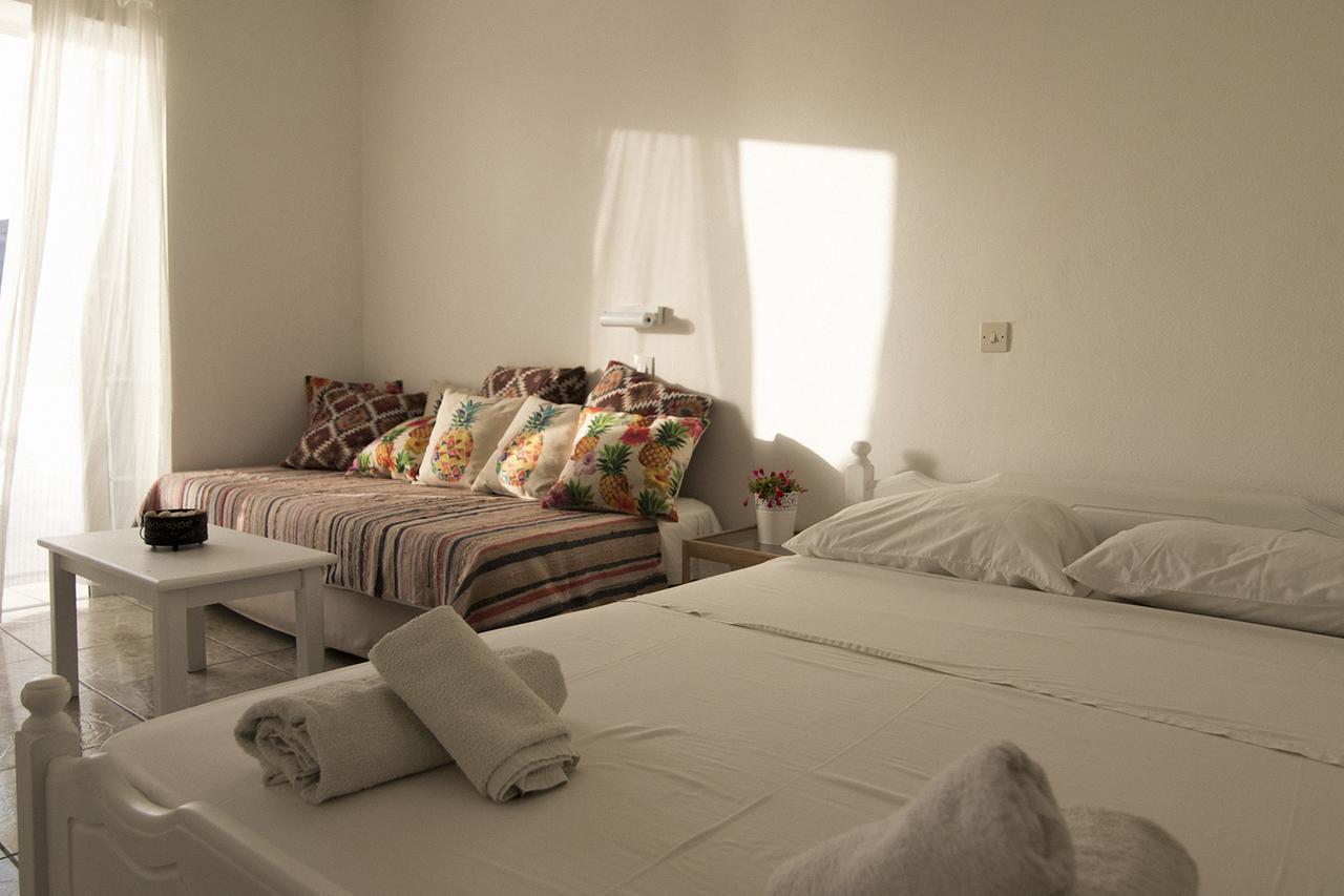 Armadoros Hotel / Ios Backpackers Kültér fotó