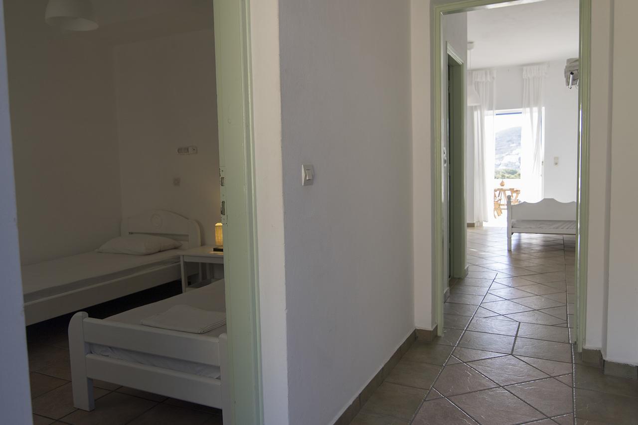 Armadoros Hotel / Ios Backpackers Kültér fotó