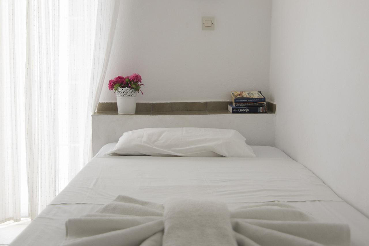Armadoros Hotel / Ios Backpackers Kültér fotó