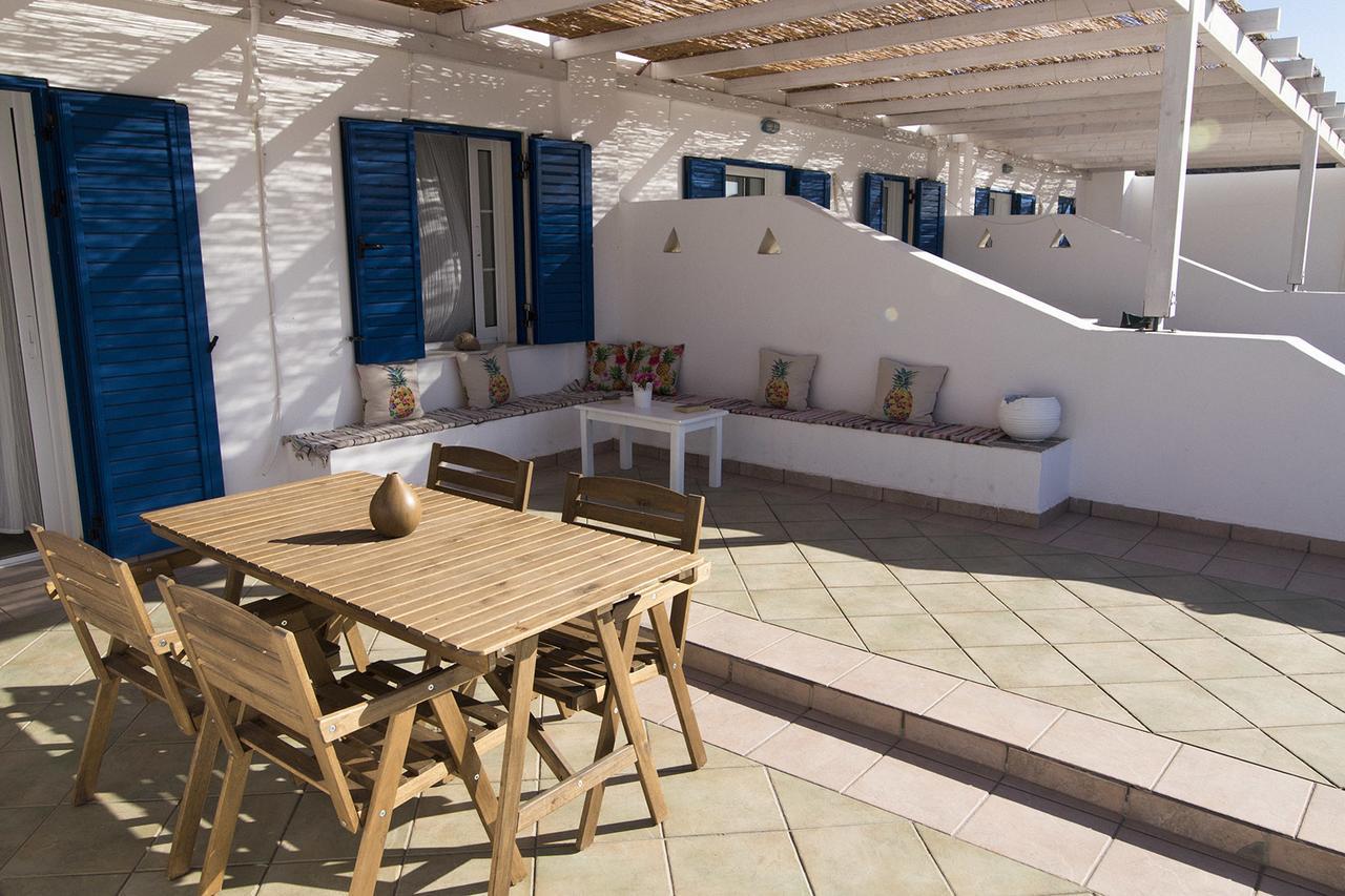 Armadoros Hotel / Ios Backpackers Kültér fotó