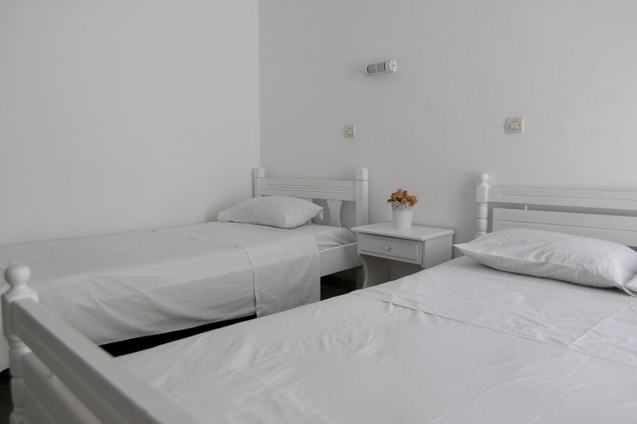 Armadoros Hotel / Ios Backpackers Kültér fotó