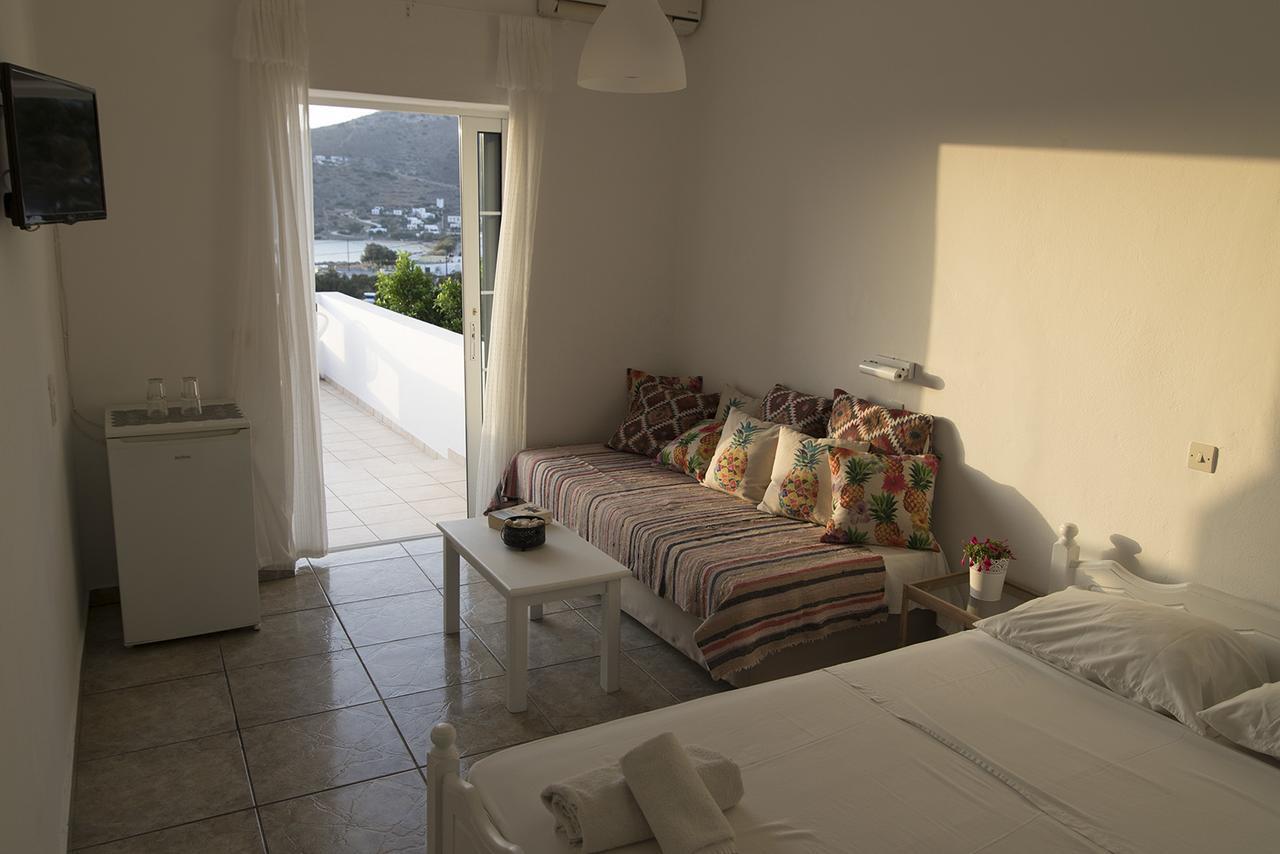 Armadoros Hotel / Ios Backpackers Kültér fotó