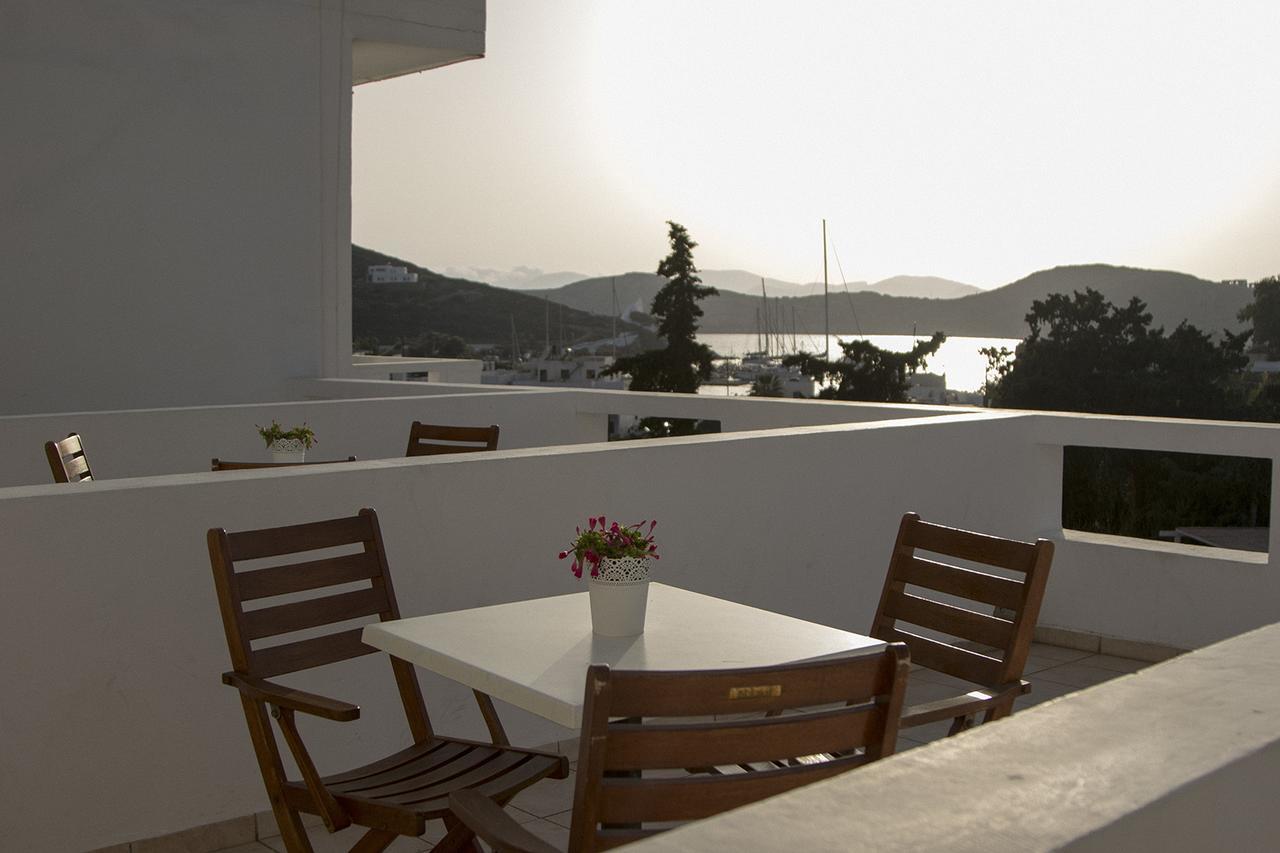 Armadoros Hotel / Ios Backpackers Kültér fotó