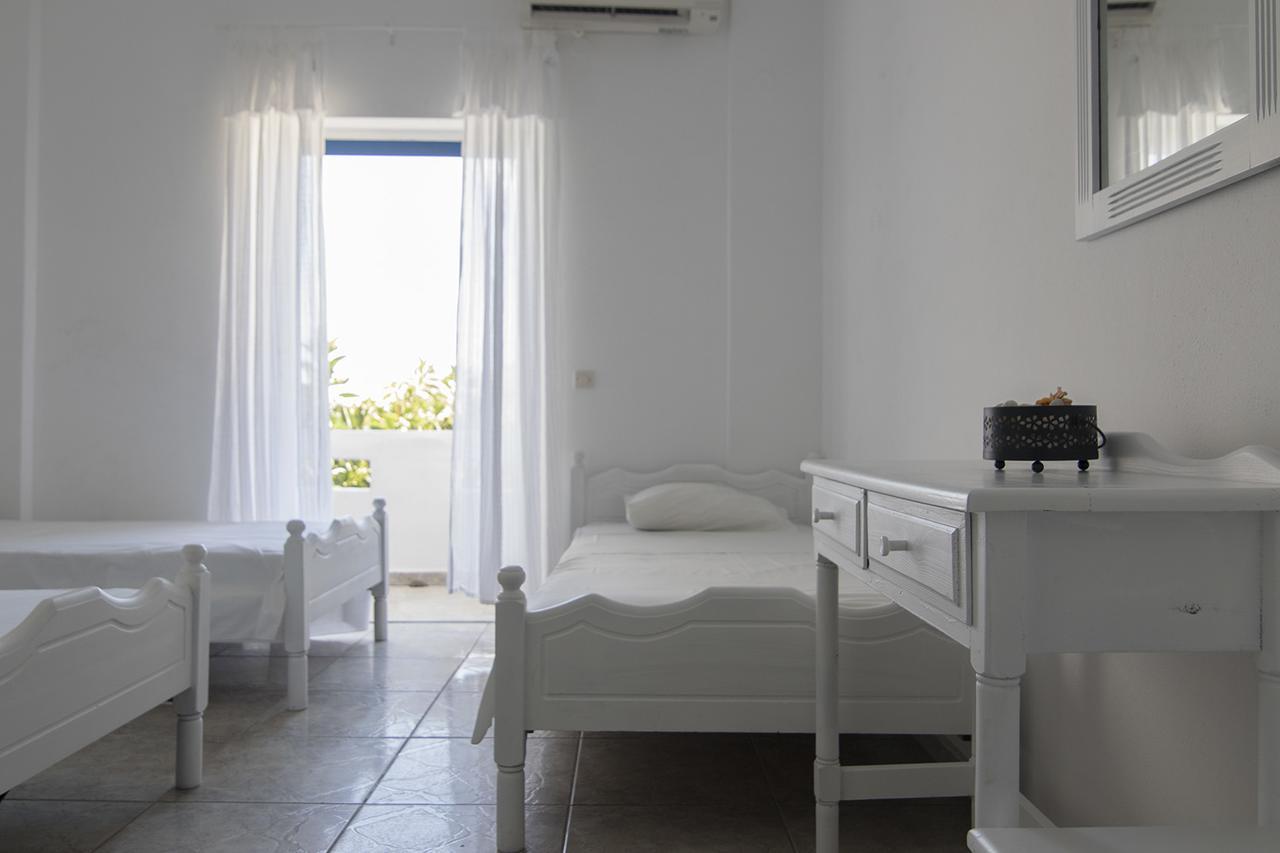 Armadoros Hotel / Ios Backpackers Kültér fotó