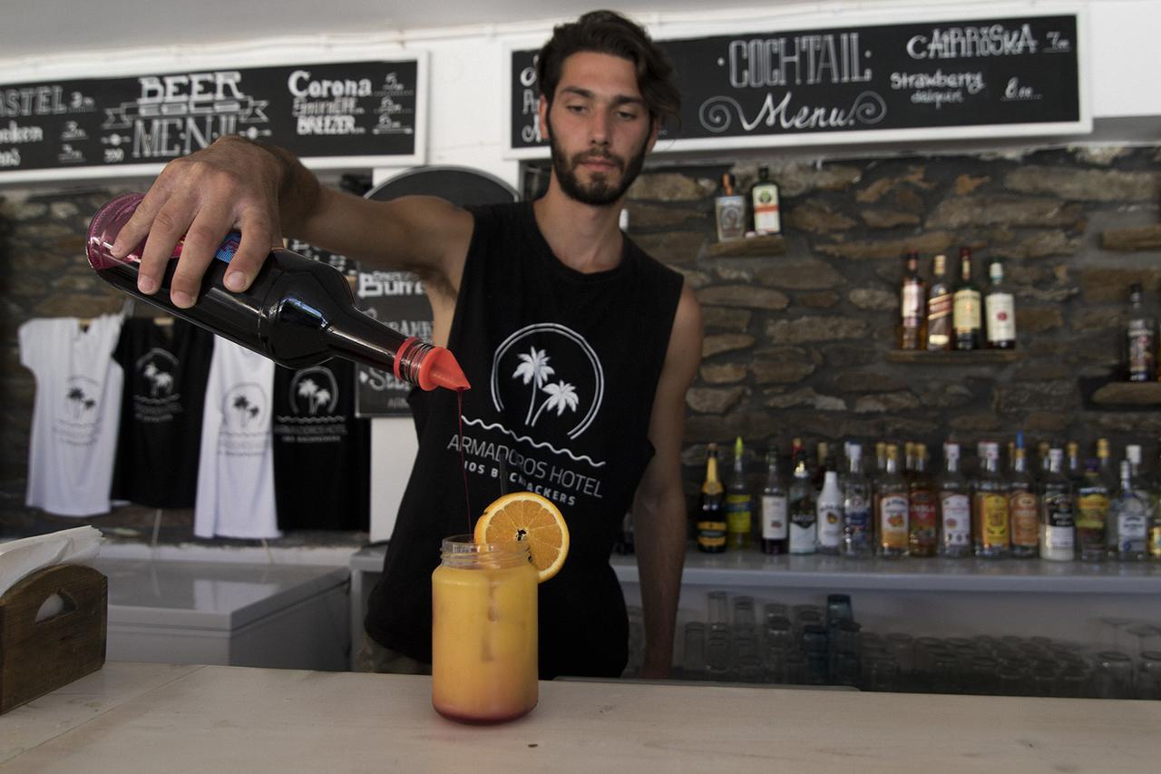 Armadoros Hotel / Ios Backpackers Kültér fotó